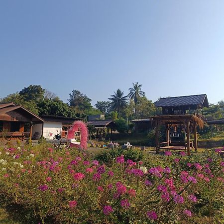 ม่วนใจ๋ปันสุข โฮมสเตย์แอนคาเฟ่ Muanjai Punsuk Homestay And Cafe تشوم تونغ المظهر الخارجي الصورة