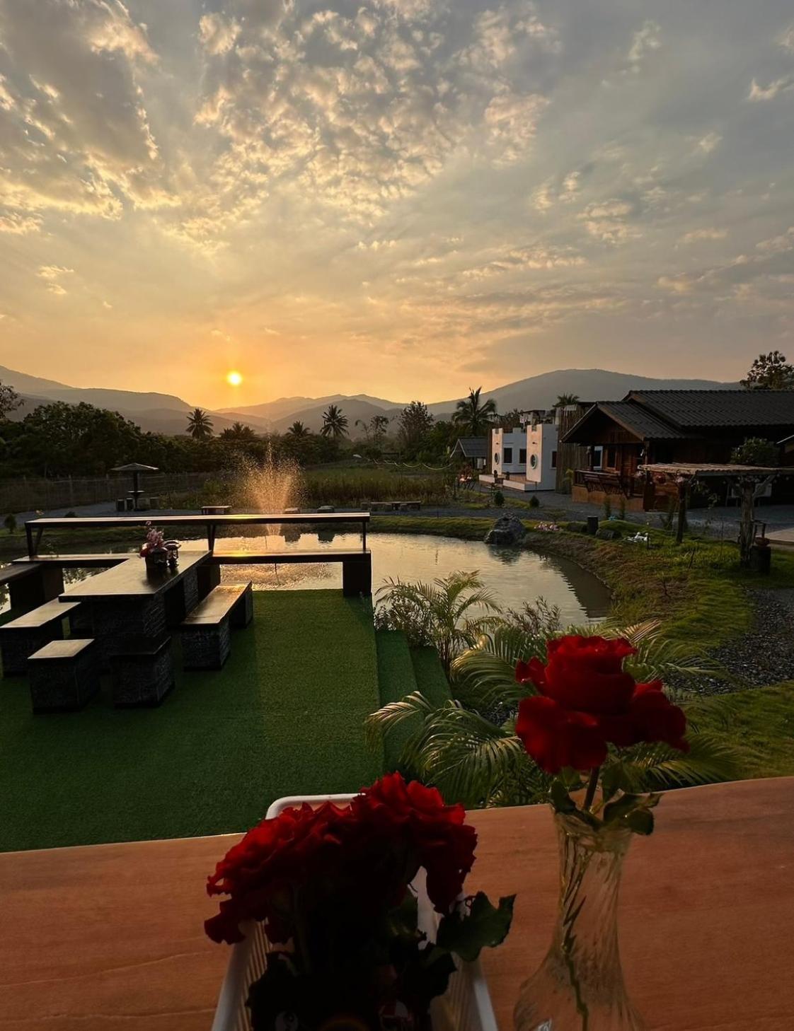ม่วนใจ๋ปันสุข โฮมสเตย์แอนคาเฟ่ Muanjai Punsuk Homestay And Cafe تشوم تونغ المظهر الخارجي الصورة