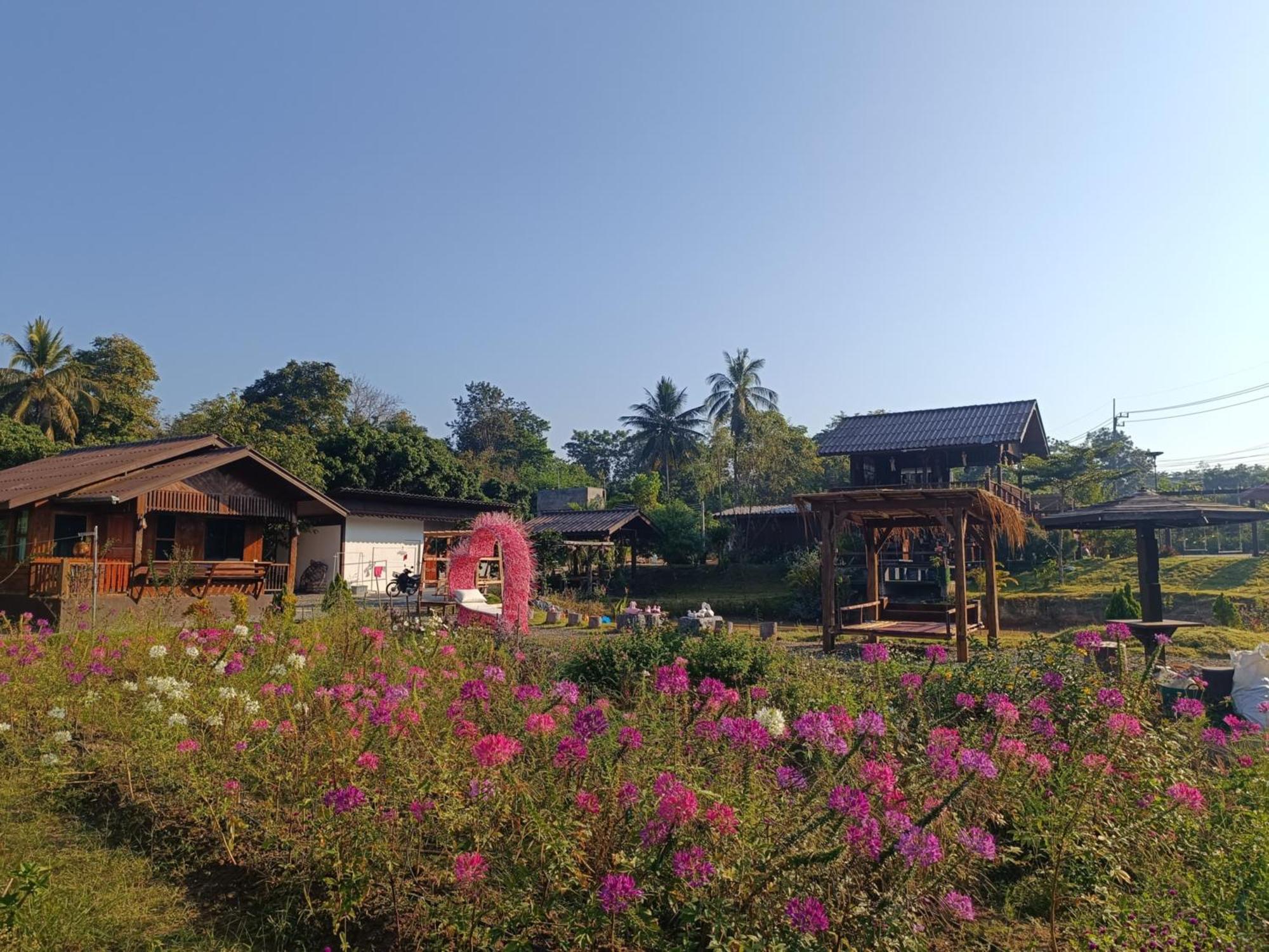 ม่วนใจ๋ปันสุข โฮมสเตย์แอนคาเฟ่ Muanjai Punsuk Homestay And Cafe تشوم تونغ المظهر الخارجي الصورة