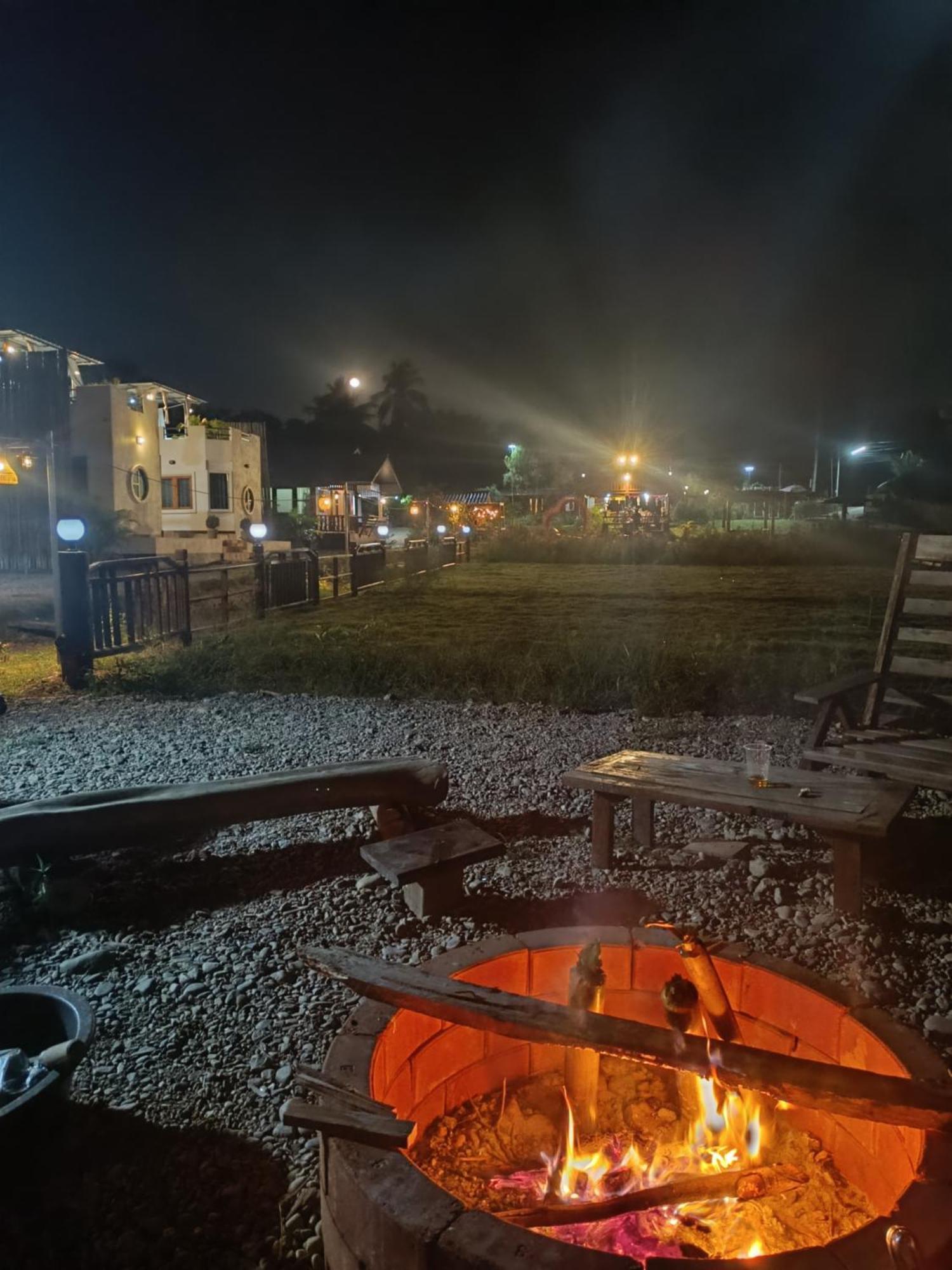 ม่วนใจ๋ปันสุข โฮมสเตย์แอนคาเฟ่ Muanjai Punsuk Homestay And Cafe تشوم تونغ المظهر الخارجي الصورة
