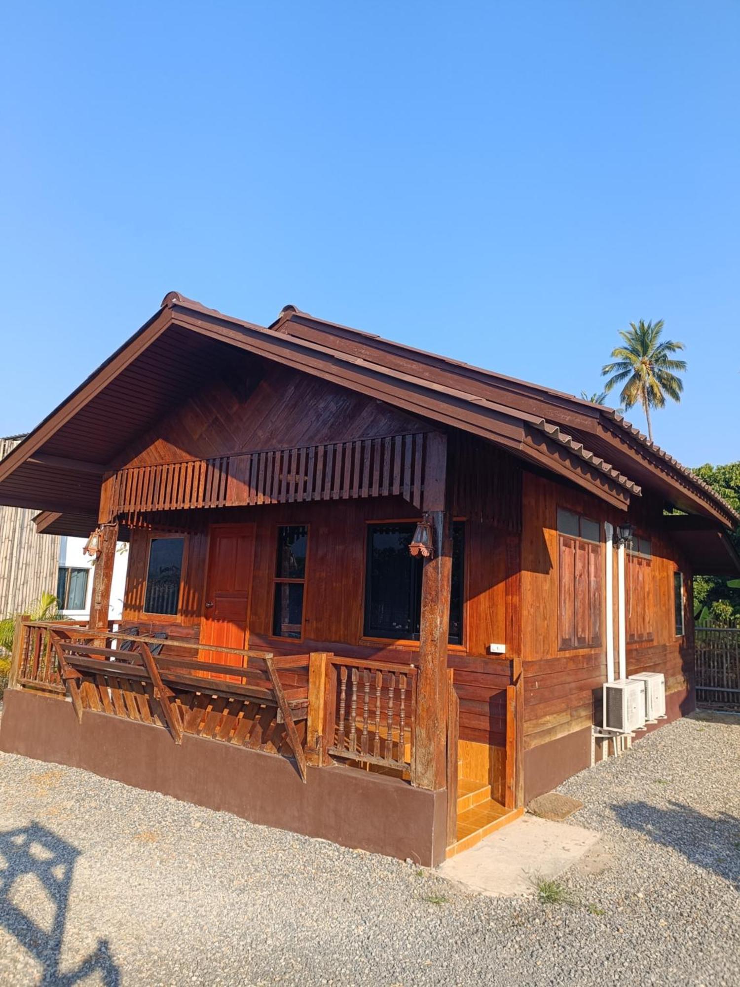 ม่วนใจ๋ปันสุข โฮมสเตย์แอนคาเฟ่ Muanjai Punsuk Homestay And Cafe تشوم تونغ المظهر الخارجي الصورة